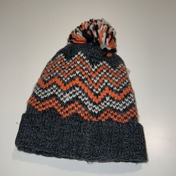 Vince Camuto Women's Total Eclipse Gray Acrylic Knit Pom Beanie Cap NWT - Picture 3 of 11